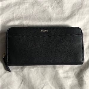 Fossil Black Full Sized Wallet. Brand New
